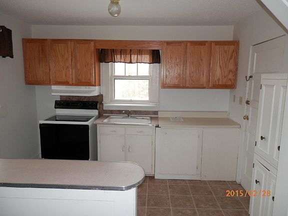 3rd image of 330 Highland Dr