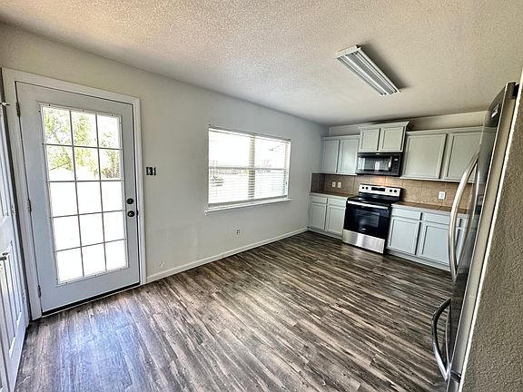 4th image of 102 Maggie Ln