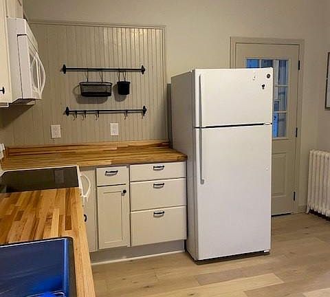 Kitchen w/entrance to side porch