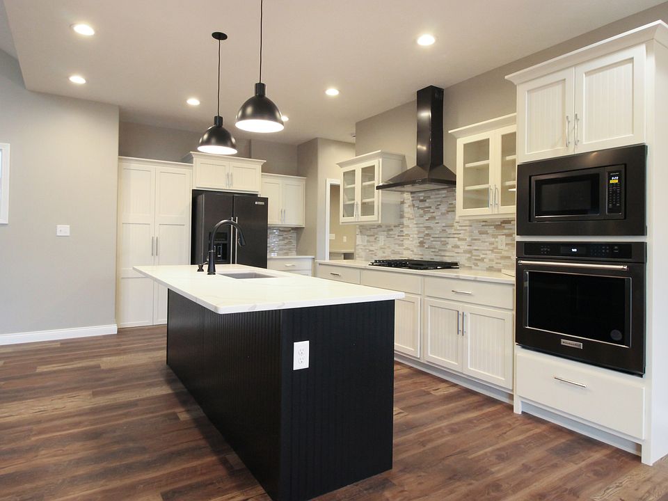 2nd image of 3749 Maple Ridge Dr