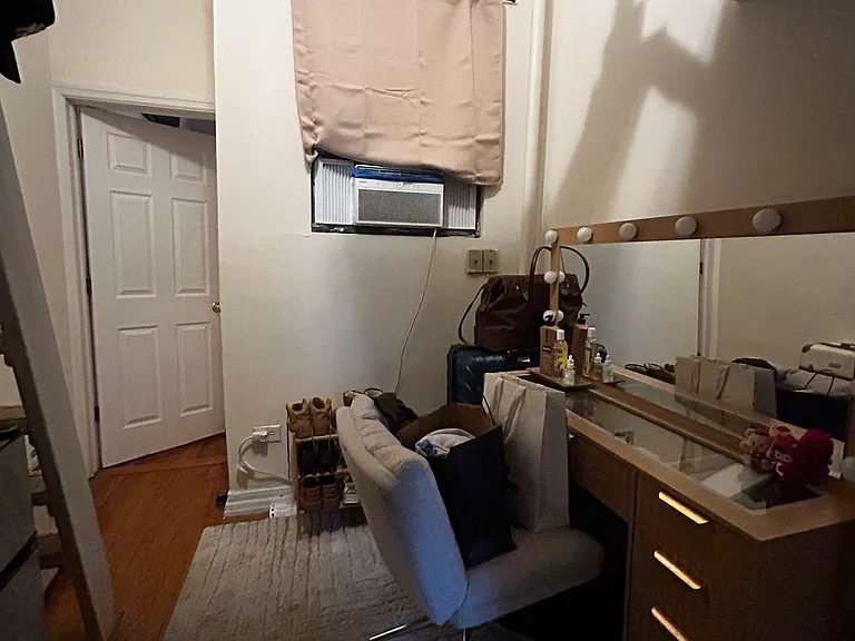 419 W 44th St #2W — Photo 9