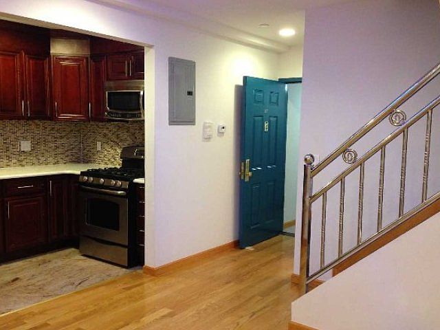 2nd image of 6544 Woodside Ave