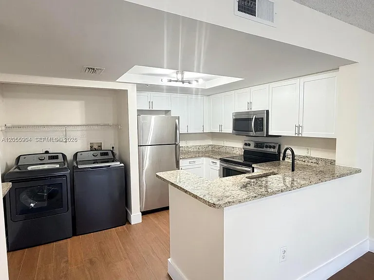 4195 N Haverhill Rd #305 — Photo 8