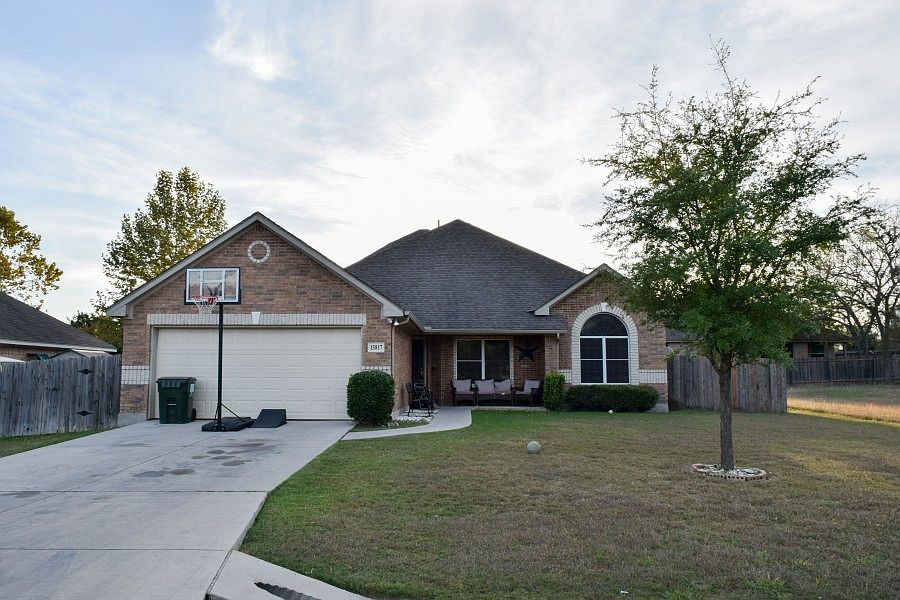 1st image of 15817 Hill Ln