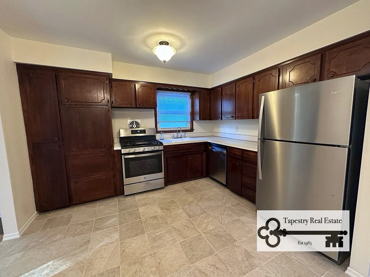 3 bed, 1200 sqft, $3,500 — Photo 4
