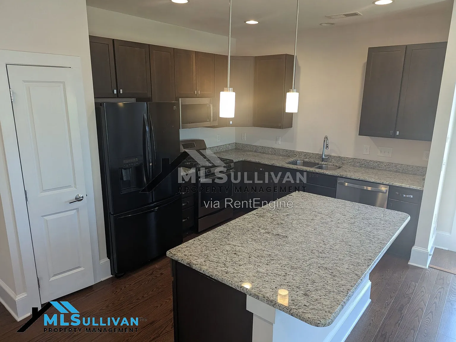3 bed, 2.5 bath, 1763 sqft, $2,200 — Photo 3