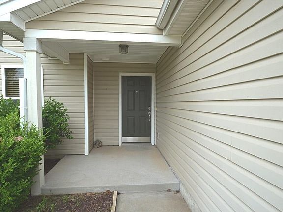 2nd image of 924 SW 156th St