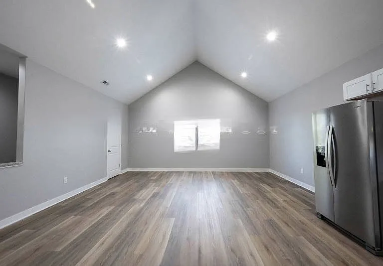 2038 E Maryland St #A — Photo 2