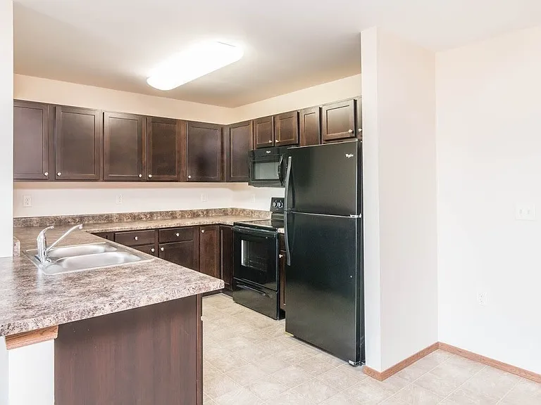 Dakota Pointe — Photo 22