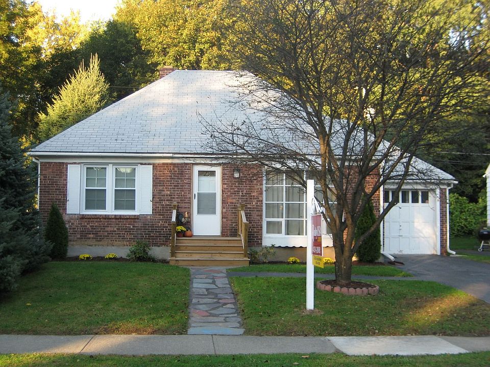 1st image of 15 Crescent Dr