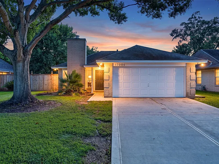 17006 Enchanted Cir E — Photo 34