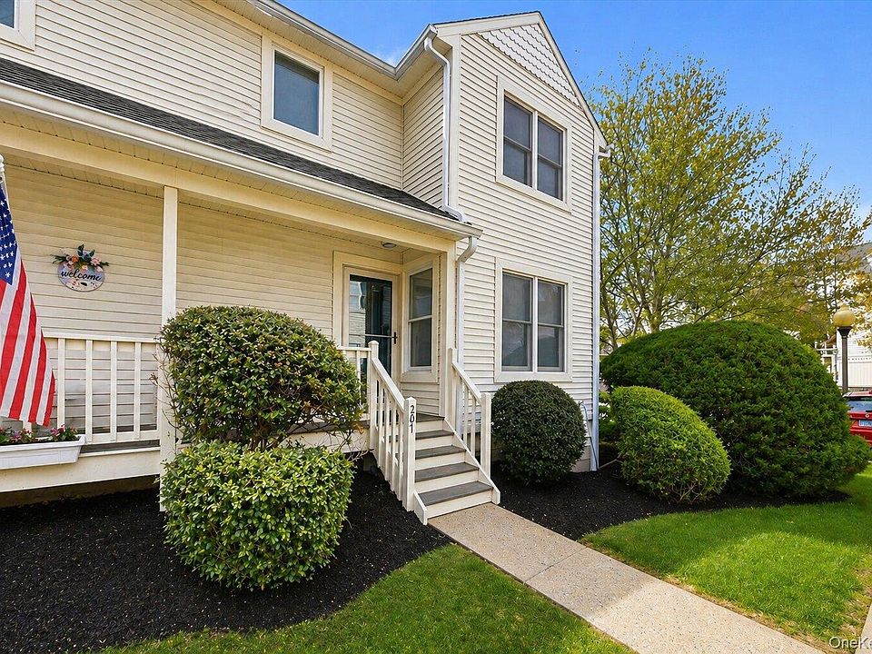 1st image of 207 Cornwall Meadows Lane