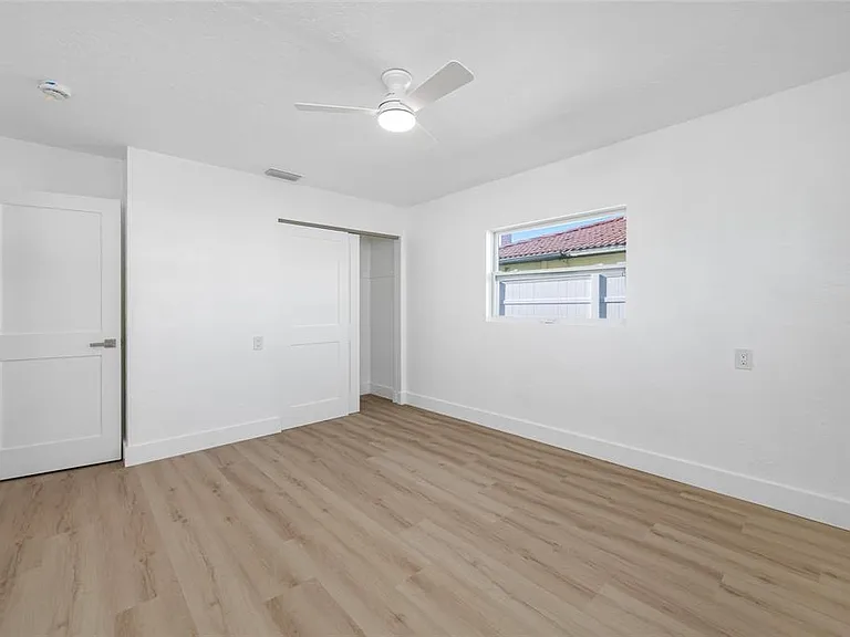 7930 Causeway Blvd S — Photo 32