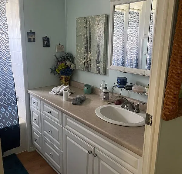 110 Amber Ave — Photo 4
