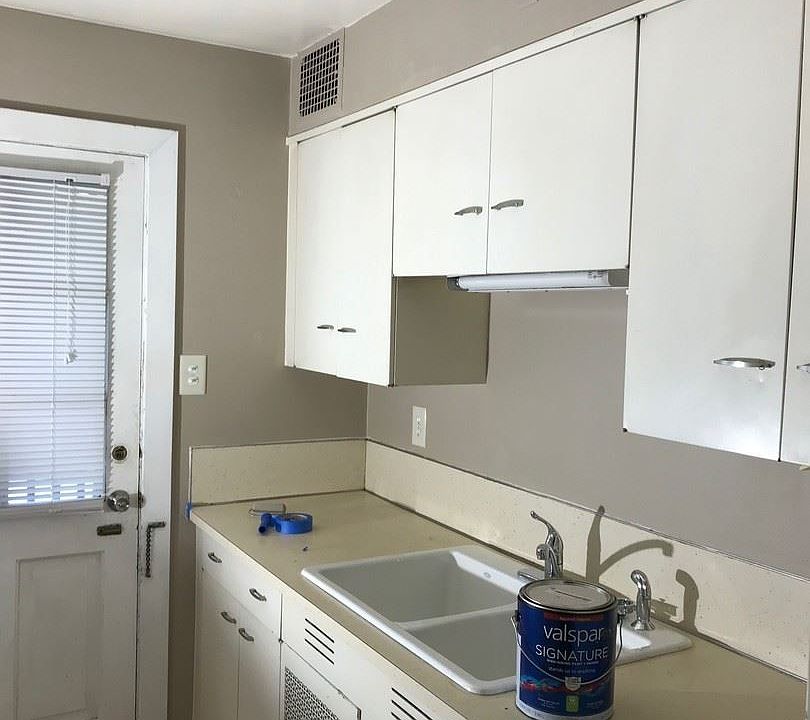 1st image of 1301 Windsor St APT 1
