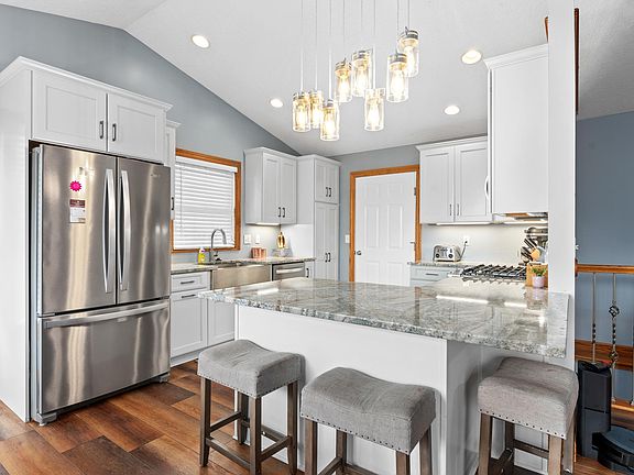 5th image of 105 11th Avenue Ct