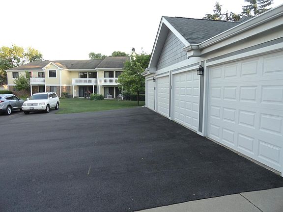 4th image of 1180 Silverwood Ct APT B2