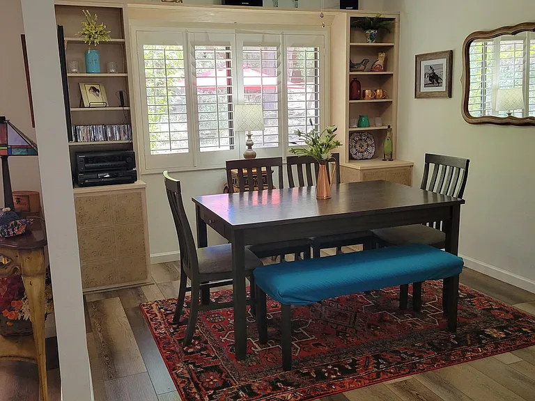 Sunny dining room with stereo and cd plalyer