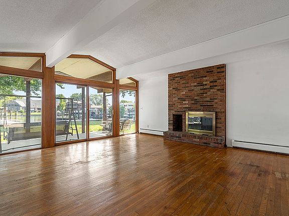 3rd image of 31155 San Juan St