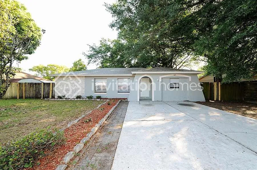607 Briarcliff Dr Valrico, FL 33594 — Photo 1