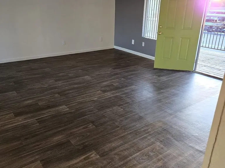 2344 W Devonshire Ave — Photo 1