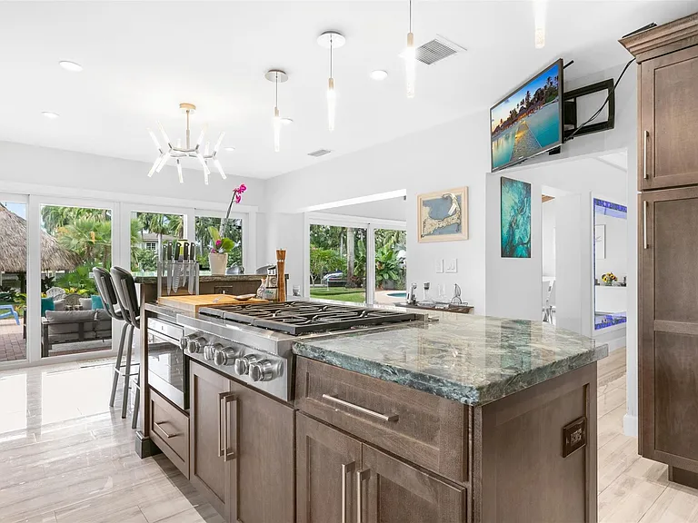913 Coconut Dr — Photo 25