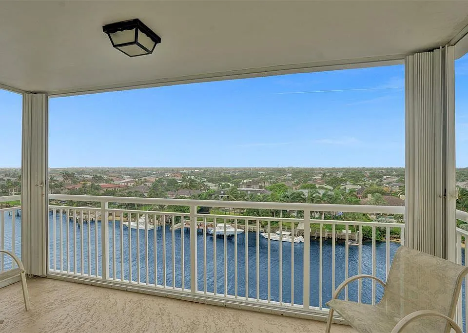 1050 Hillsboro Mile #805W