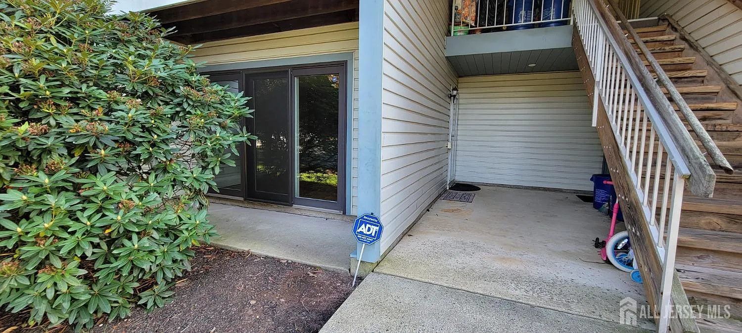 2 bed, 2.0 bath, 1211 sqft, $2,400 — Photo 2