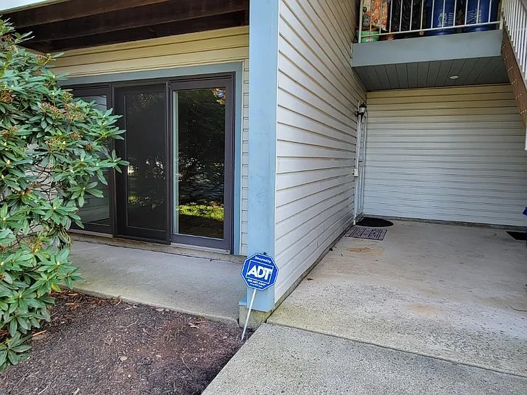 43 Crabapple Ln — Photo 2