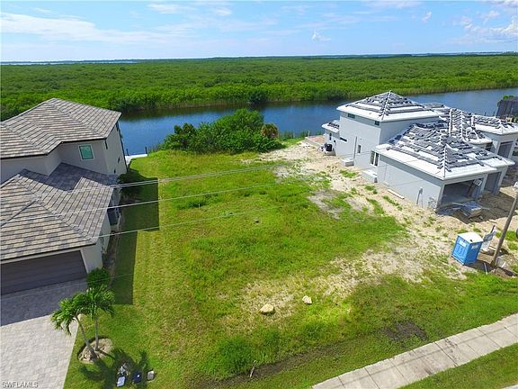 3rd image of 3420 Surfside Blvd