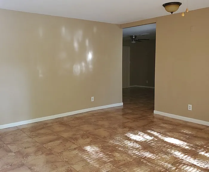 814 E Ebony Dr — Photo 3