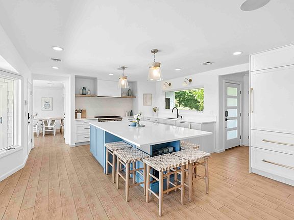 4th image of 50 Sunset Ave