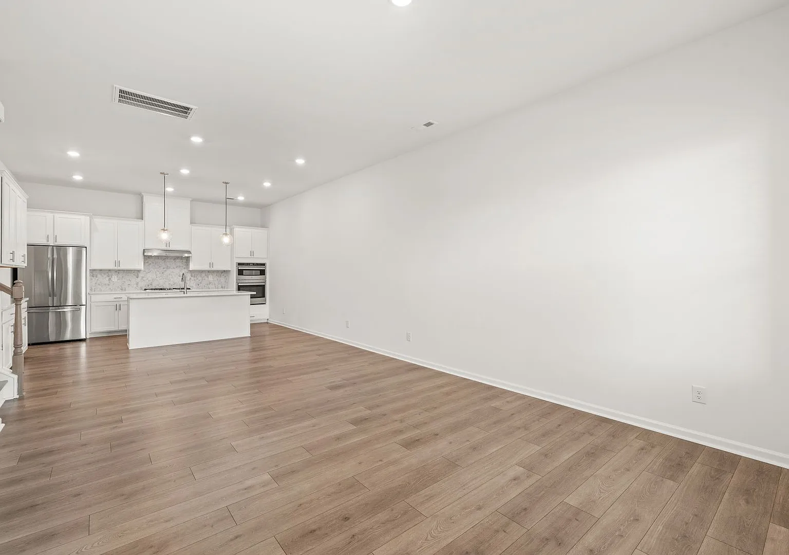 (Coming Soon) 4 Bedroom Townhome in Harrisburg! — Photo 4