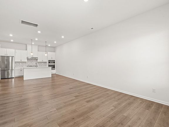 4th image of 5807 Clear Creek Ln