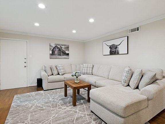 2nd image of 5832 Sandhurst Ln #B