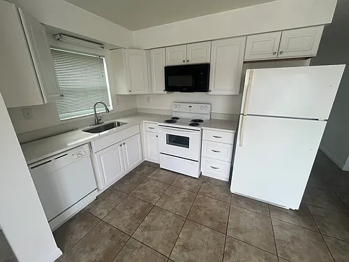 858 93rd Ave N #C Photo 1