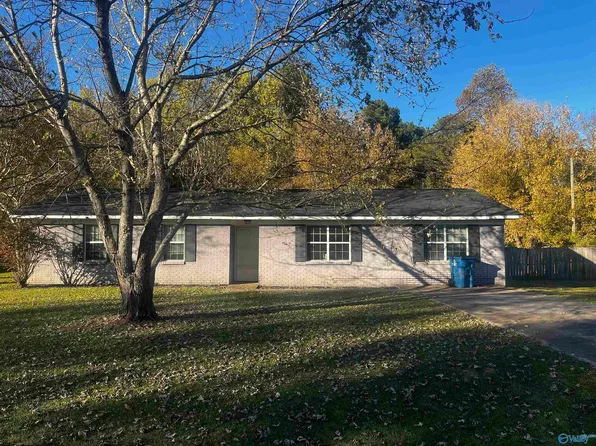 151 Forest Valley Dr, Albertville, AL 35950