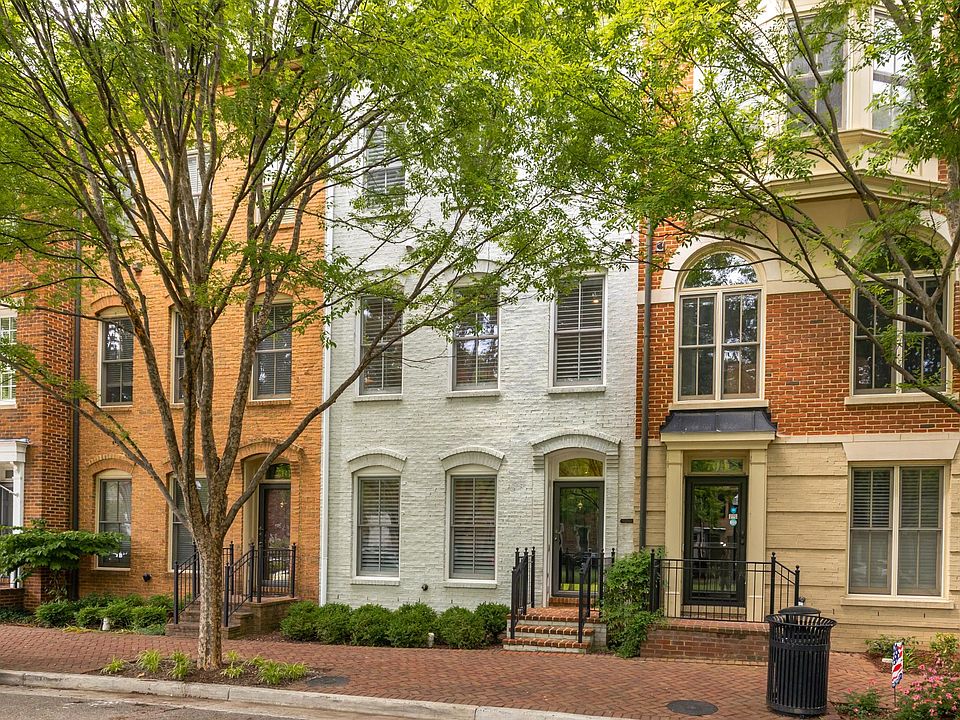 Townhome on Rose Square