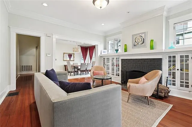 2432 Calhoun St — Photo 3