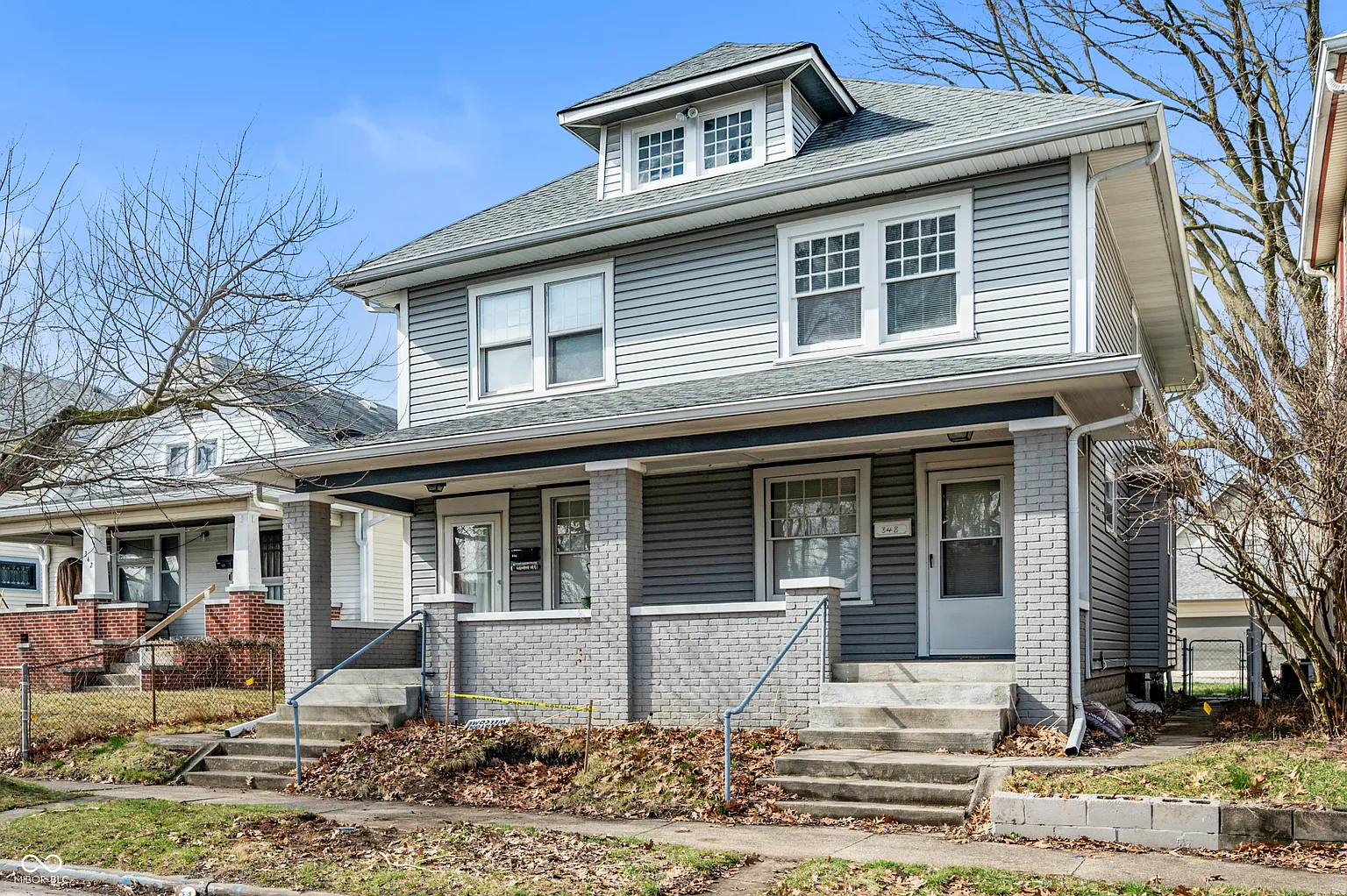 346 N Summit St photo 1