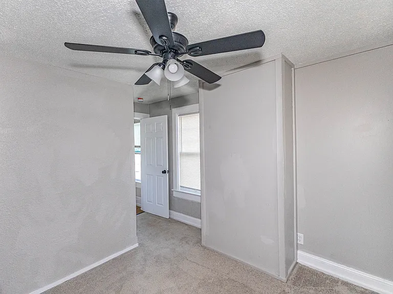 3901 Central St — Photo 37
