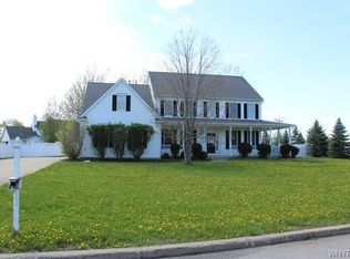 5572 Pine Loch Ln, Williamsville, NY 14221