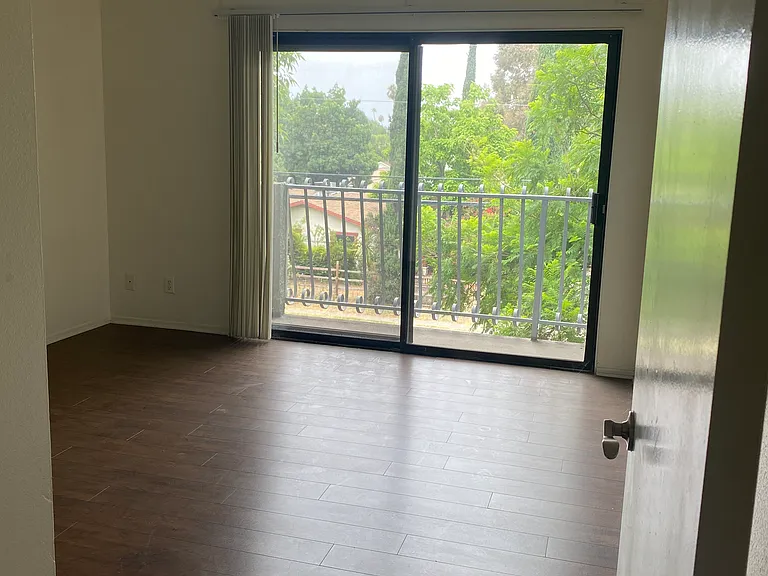 6590 Hazeltine Ave #201 — Photo 25