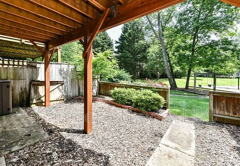2107 Golf Course Dr — Photo 36