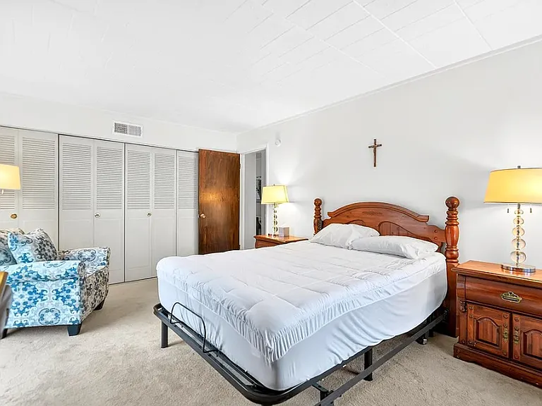 420 N Chestnut St #103 — Photo 10