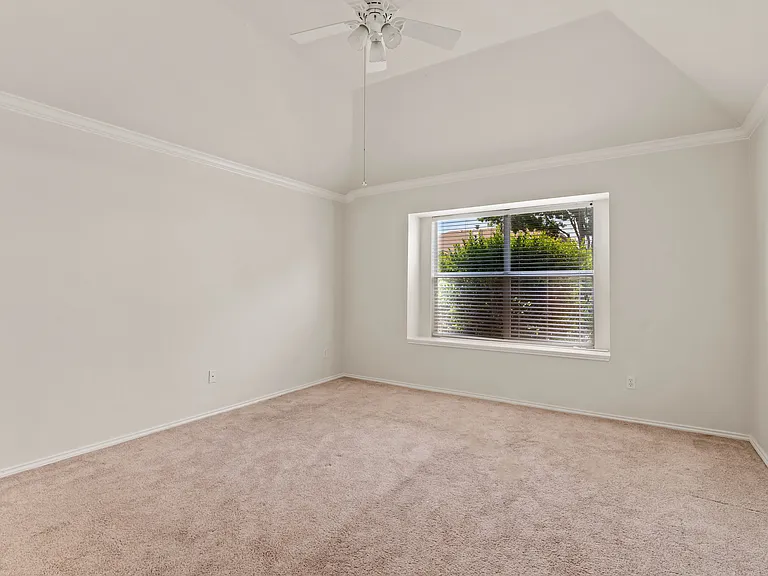 1703 Nightingale Ln — Photo 11