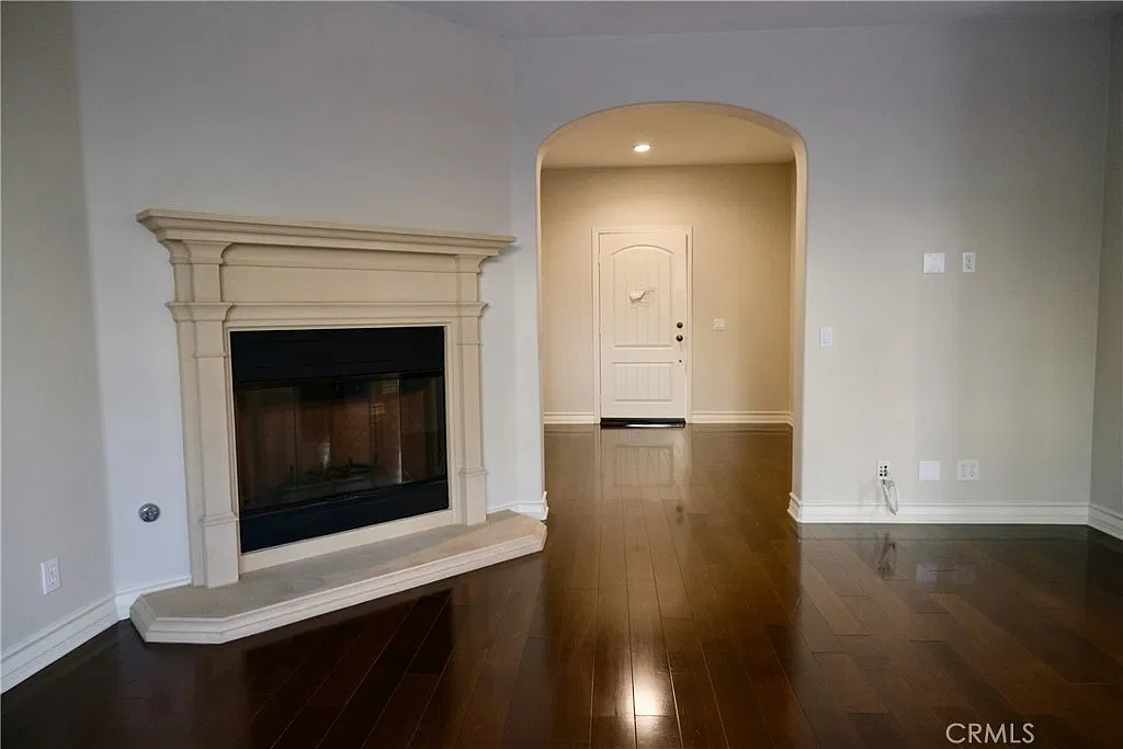 3 bed, 2.5 bath, 2486 sqft, $5,800 — Photo 4