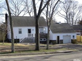40 Tippin Dr, Huntington Station, NY 11746