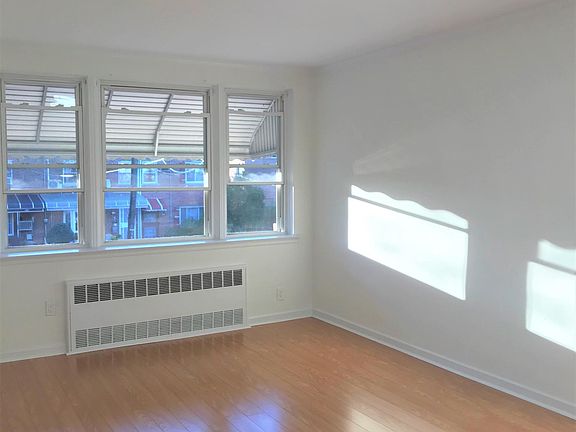 5th image of 2169 Ford St #2FL