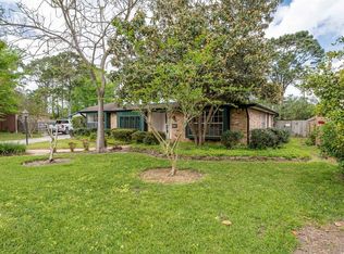 704 Bayou Crest Cir, Dickinson, TX 77539